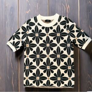 Tahari Black and Cream Short Sleeve sweater